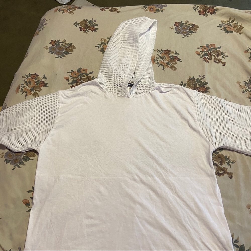 White hooded shirt,net back